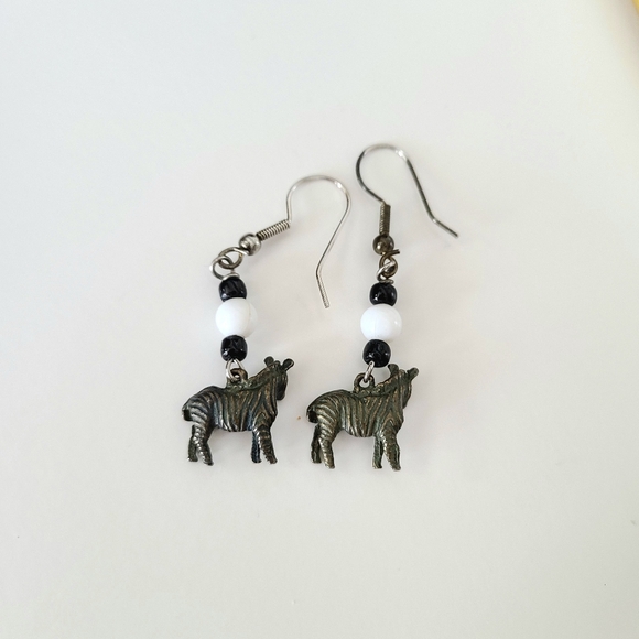 Vintage Zebra Earrings - Picture 5 of 6
